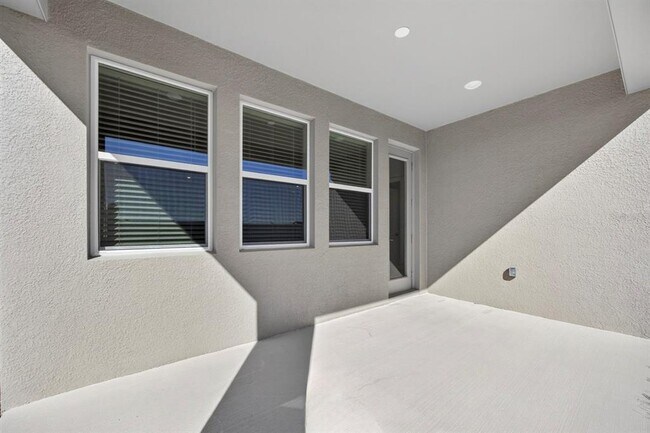 Building Photo - 3078 Armstrong Ave