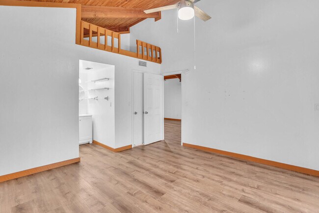 Building Photo - 100 Sparrow Dr