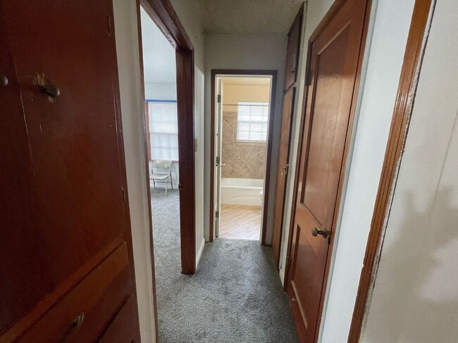 Building Photo - 3 Bedroom Midwest City Home!