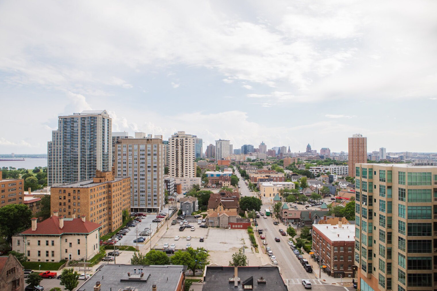 Building Photo - 1840 N Farwell Ave