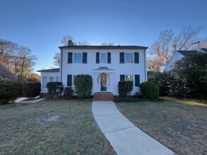 Building Photo - Beautifully Updated House in Forest Hills!