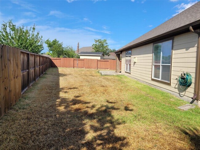 Building Photo - 6619 Halcyon Days Dr