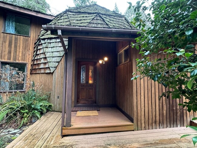 Building Photo - Samish Island home available February through May