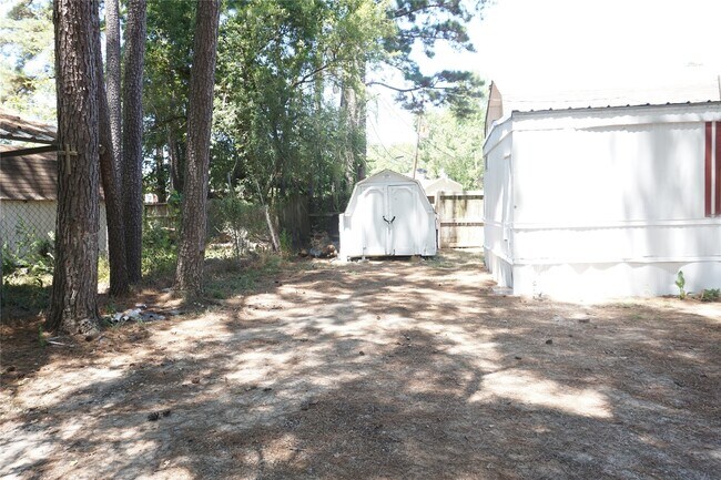 Building Photo - 10970 Maywood St