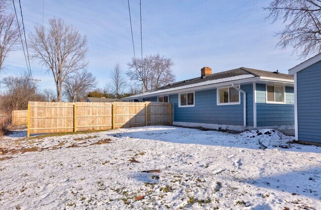 Building Photo - 2118-2118 Avalon Cir