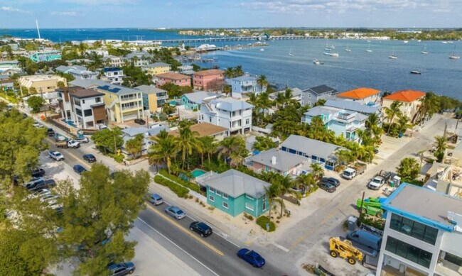 Building Photo - 100 7th St S