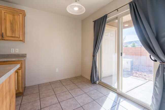 Building Photo - 3155 S Hidden Valley Dr