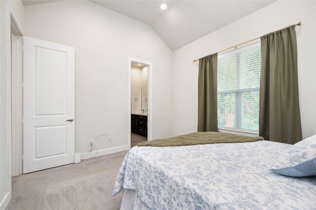 Building Photo - 147 Knightsbridge Park Ln