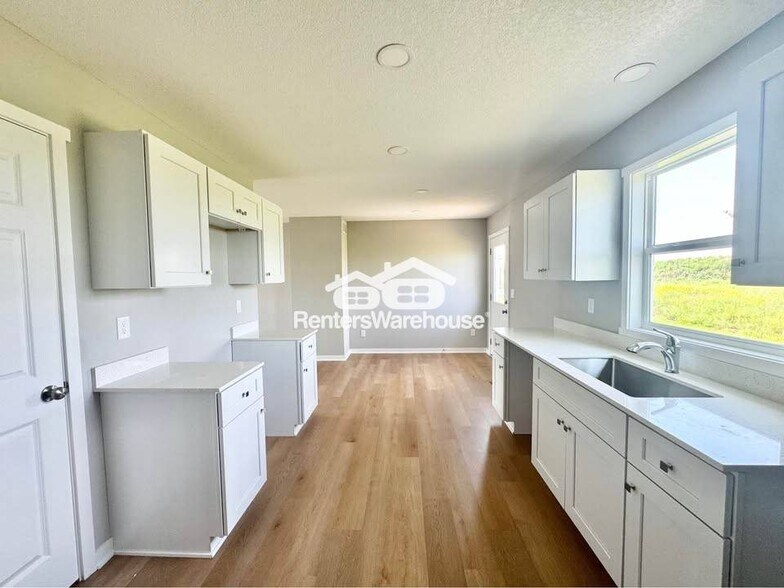 Building Photo - 1009 Adler Ct
