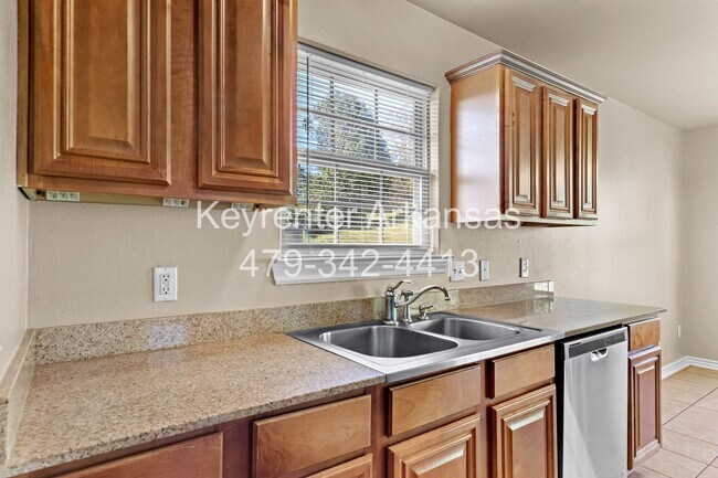 Building Photo - This home is the perfect choice for you in Elkins!