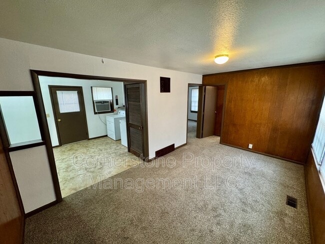 Building Photo - 615 Birch St