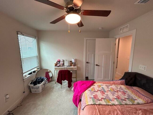 Building Photo - Beautiful Home in Moyock Subdivision - Min...