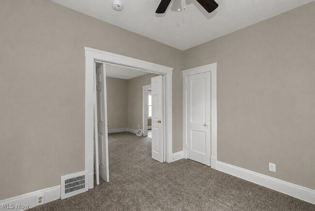 Building Photo - 3100 Montclair Ave
