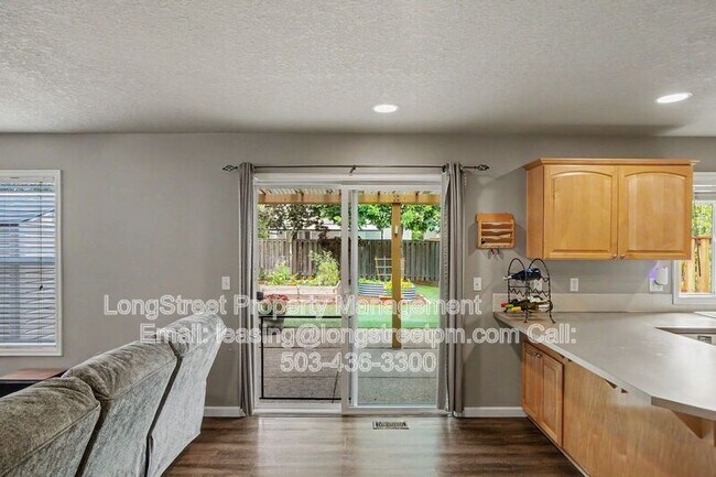Building Photo - 1227 SE Rivergreen Ave