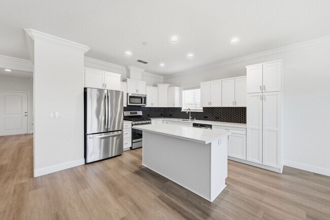 Building Photo - 2877 Ukonom Dr