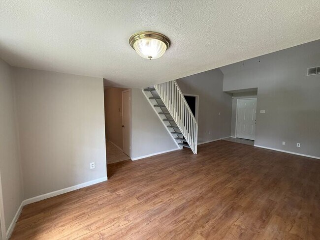 Building Photo - 609 Trout St