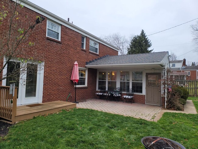 Building Photo - Upper St. Clair 4 Bedroom Home - In ground...