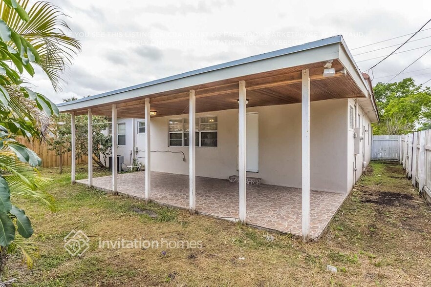 Building Photo - 1313 N Park Rd