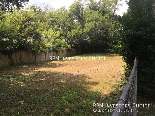 Building Photo - Classic 3 bed /1 bath E. Nashville home w/...