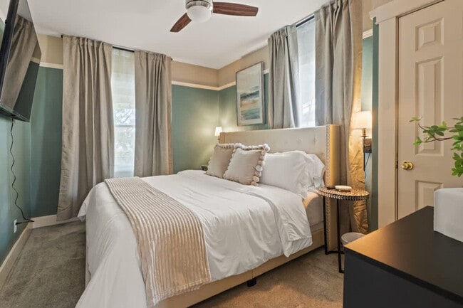 Building Photo - 2850 Hazel Ave