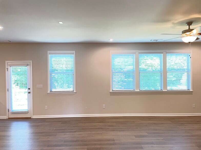 Building Photo - 5975 Stargazer Way