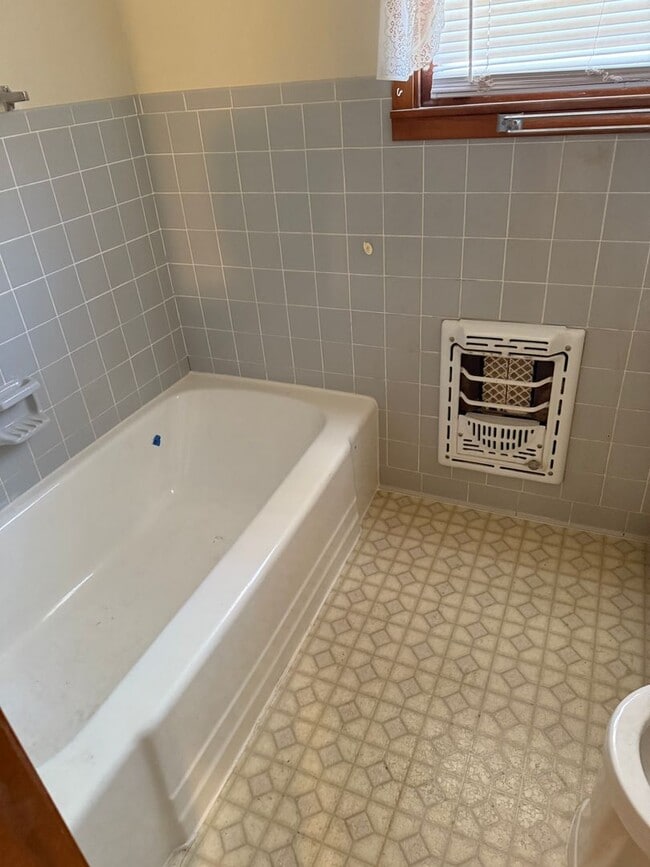 Building Photo - 3 Bedroom 3 Bath on an 1 Acre Landlord does yard