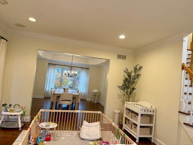 Building Photo - 368 Hoyt St