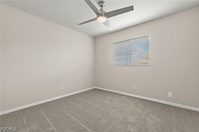 Building Photo - 3919 SW 14th Ave