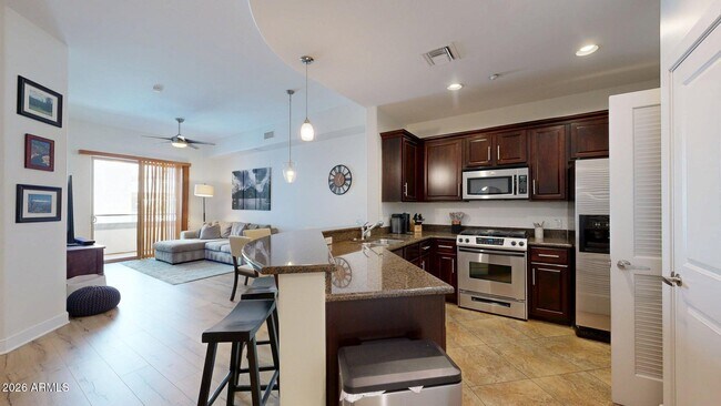 Building Photo - 945 E Playa Del Norte Dr