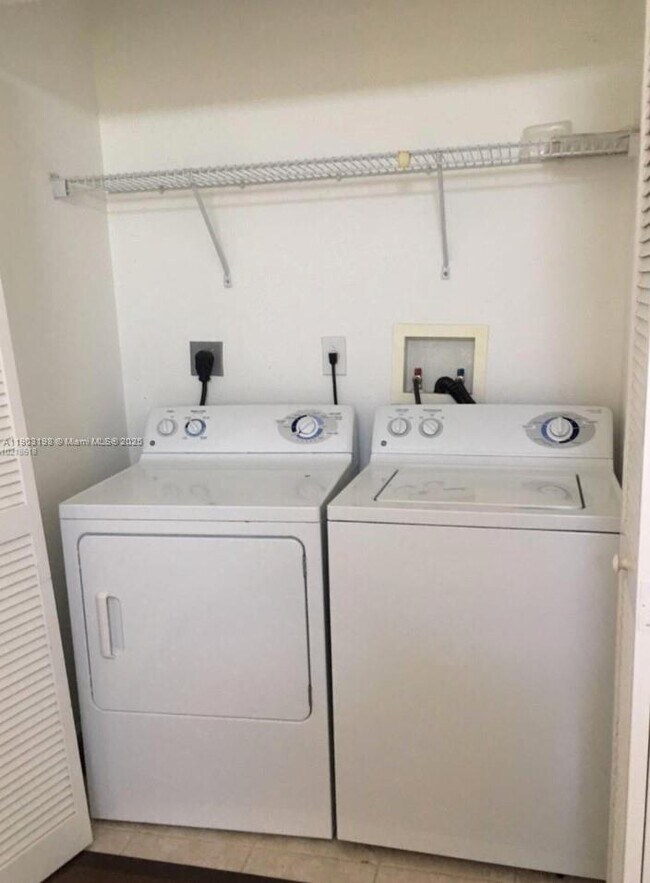 Building Photo - 10983 NW 79th St