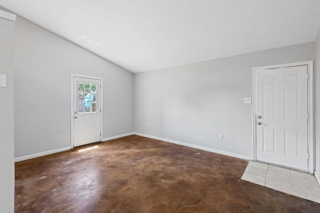 Building Photo - 1851 Fox Run Dr