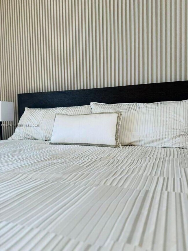 Building Photo - 159 NE 6th St