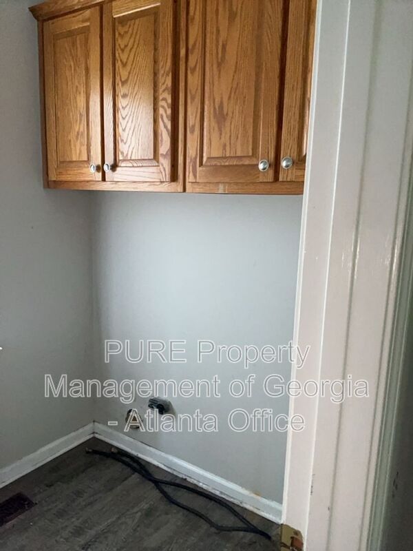 Building Photo - 27 N Hampton Dr
