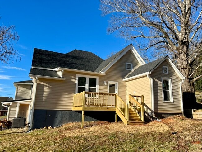 Building Photo - 46 N Thomason St