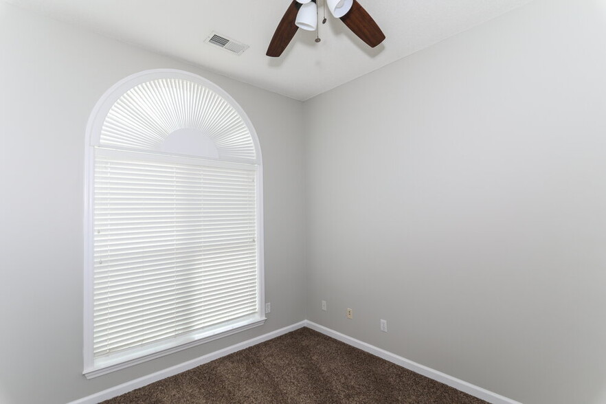 Building Photo - 9921 Greenalder Cove N