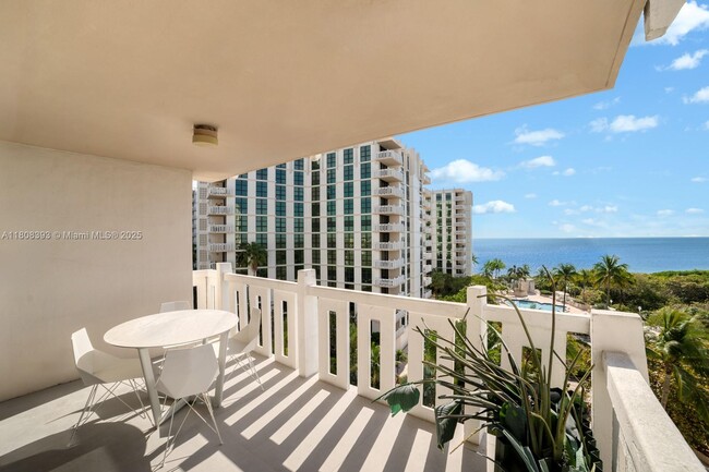 Building Photo - 1121 Crandon Blvd