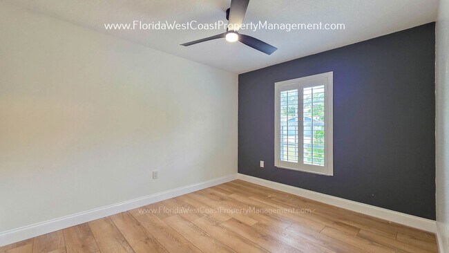Building Photo - IMPRESSIVE 3 BEDROOM/2 BATH SARASOTA HOME! SUPER LOCATION! PET FRIENDLY!
