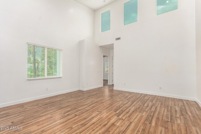 Building Photo - 6622 N 16th St