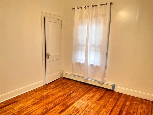 Building Photo - 65 Monhagen Ave
