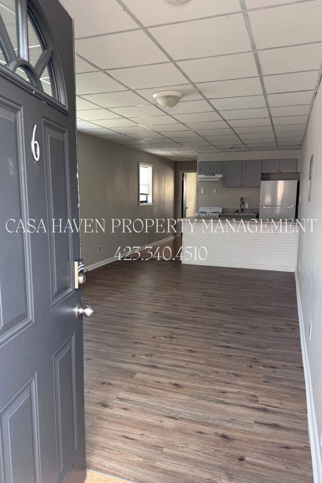 Building Photo - Modern 1 Bed 1 Bath - Pet Friendly!