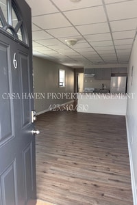 Building Photo - Modern 1 Bed 1 Bath - Pet Friendly!