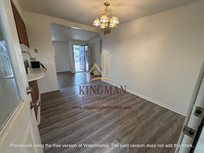 Building Photo - 2246 Davis Ave