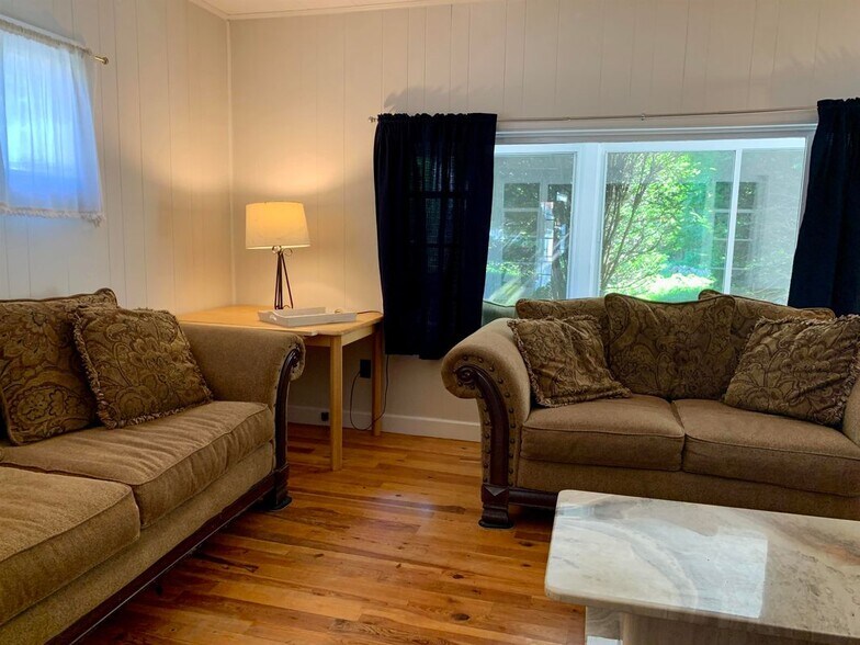 Building Photo - 67 Cable