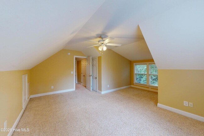 Building Photo - 3 Shenecossett Ln