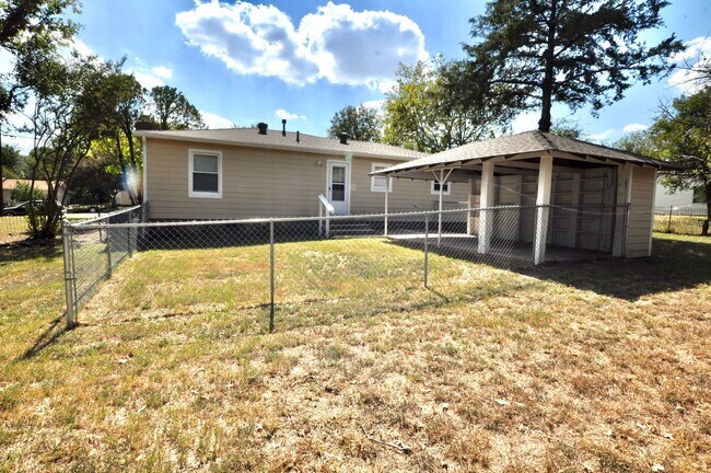 Building Photo - FOR LEASE! Newly Remodeled 2 BR - 1 BA - 1...