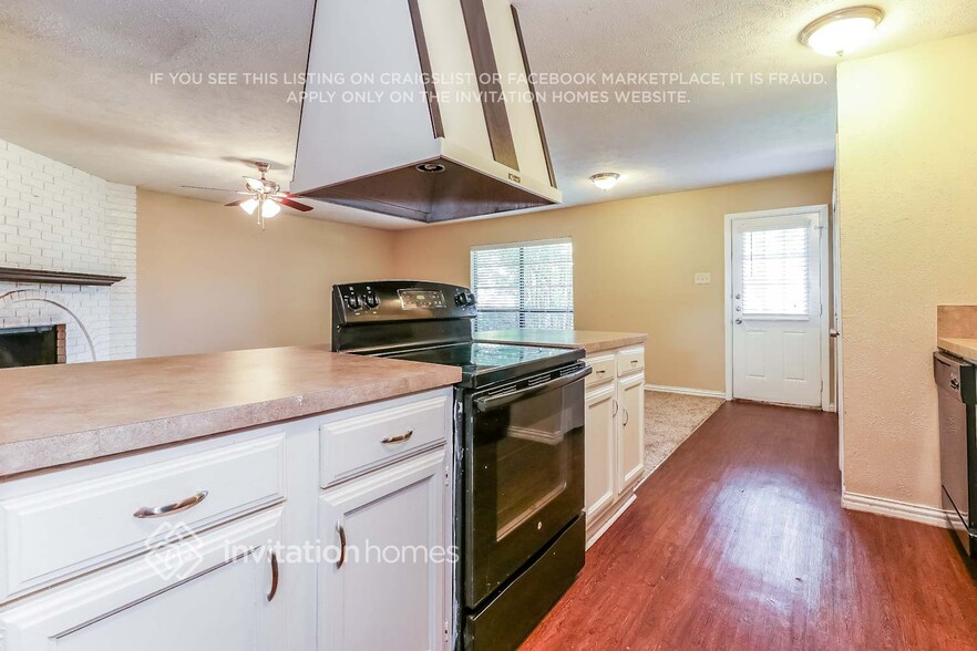 Building Photo - 7425 Tunbridge Dr