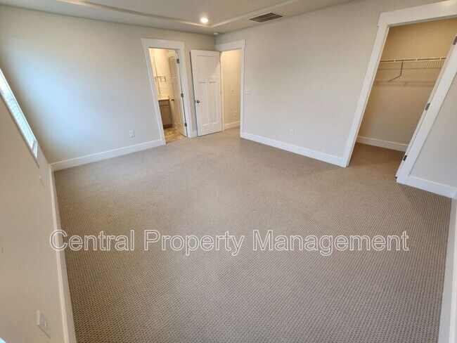 Building Photo - 112 Outback Dr