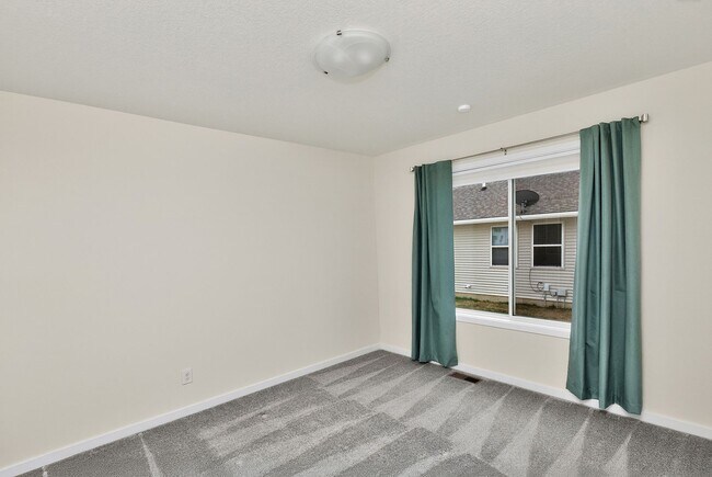 Building Photo - BEAUTIFUL CORNER LOT!! 3 Bedroom, 2 Bathroom Home in Des Moines!