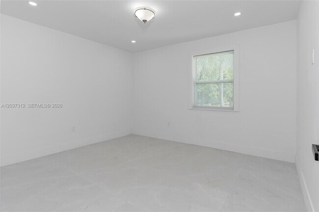 Building Photo - 1473 NE 30th Ct