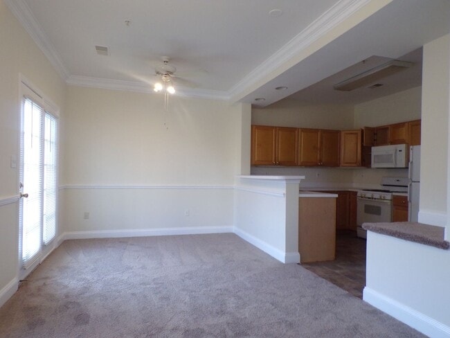 Building Photo - Odenton, 3 level twhs, end unit, Master su...